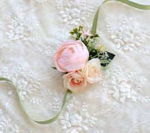 Load image into Gallery viewer, Flower Bride Boutonniere Wedding Bouquet